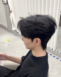 -一家只做男发烫染的店