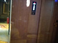 -红方格精致酒店(泸州金融中心万象汇店)