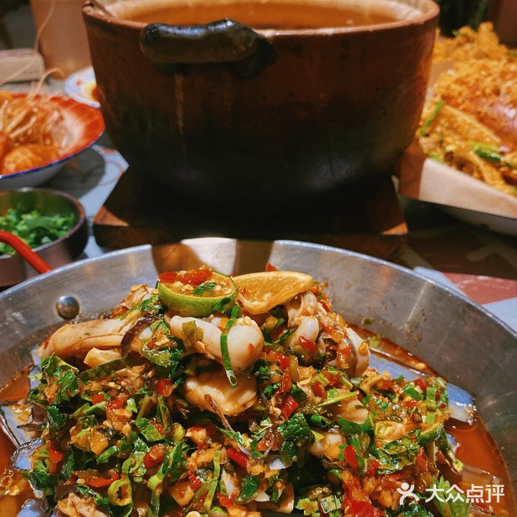 海鲜酒楼的出品，路边大排档的消费