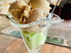 哈密瓜巴旦木口味-古老冰山特色冰淇淋店(艾提尕尔店)