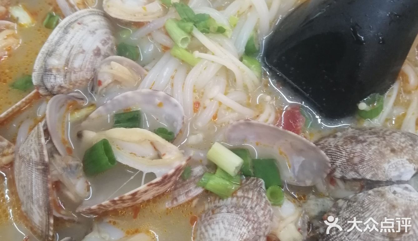花甲巨多无比！都没有吃完 味道不错 店主人也特别好