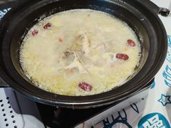 -松哥油焖大虾.小龙虾.黑鸭煲(海岸城店)