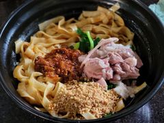 -鸿浩扒猪脚米线