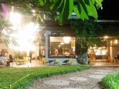 -莓园冰淇淋店