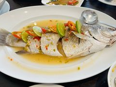 -Chom Cafe and Restaurant