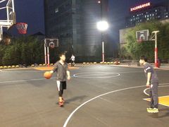 -洛克公园·篮球·足球·羽毛球(莘庄店)