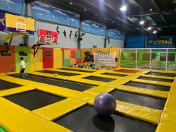 -飞跃蹦床乐园(南山科技园店)