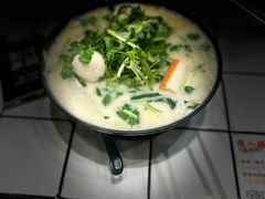 浓汤鱼汁小锅米线-肥汁米蘭香港米线(长宁来福士店)