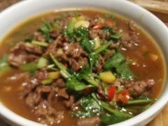香菜炒黄牛肉-好灶头妈妈菜·千岛湖柴火鱼餐厅(桐庐店)