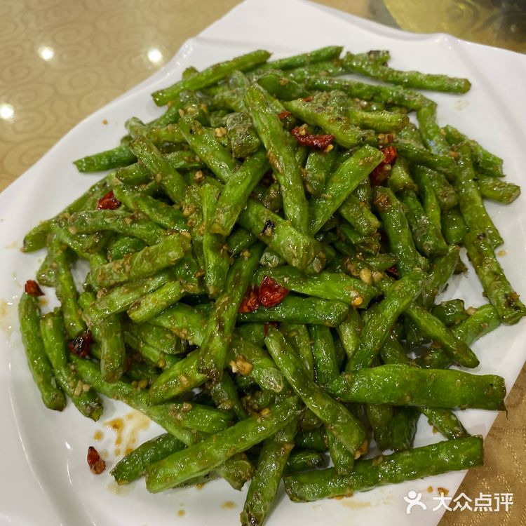 肚包鸡必点，还送锅巴，服务员帮盛第一碗汤