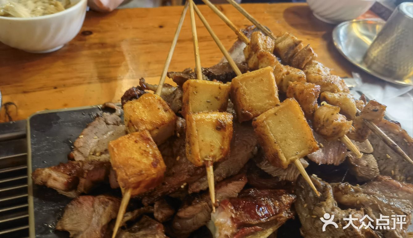 超横的烤羊腿四人餐，靠谱！