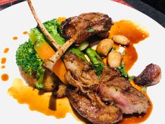 碳烤羊排配蔬菜及迷迭香红酒汁-WOLFGANG PUCK KITCHEN & BAR(迪士尼小镇店)