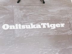 -Onitsuka Tiger(港汇恒隆广场店)