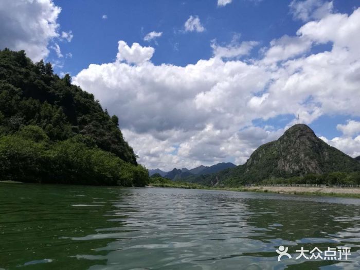 五虎山龙溪漂流图片