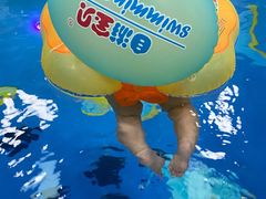 -蓝鲸奇亲子游泳俱乐部