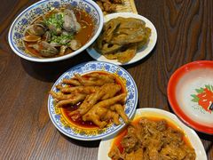 -爆炸头阿姨小四川正宗川味小吃(无任何分店)