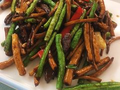 茶树菇豆角炒牛柳-盈旺小厨·非遗黄鳝饭(泰康路店)