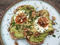 牛油果煮蛋吐司-RAC BAR(安福路店)