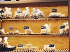 面包甜点陈列柜-啊噗吐呦现场烘焙(麦凯乐店)