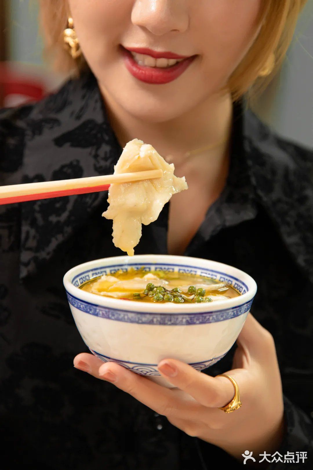 冬阴功mix酸菜鱼，禄鼎记这波操作绝了！