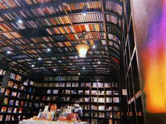 -钟书阁(松江泰晤士小镇店)