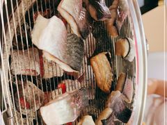 -围炉肉舍•炭烤活鳗•丹东海鲜烤肉(步行街店)