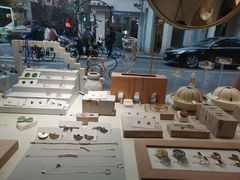 -LADY FAFA(巨鹿路陕西南路路口店)