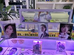 -提一眼镜·蔡司·依视路(小寨店)