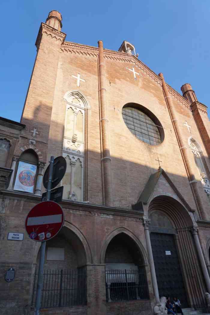 圣雅各伯圣殿-"这间教堂是在闲逛到博罗尼亚大学附近的时候.