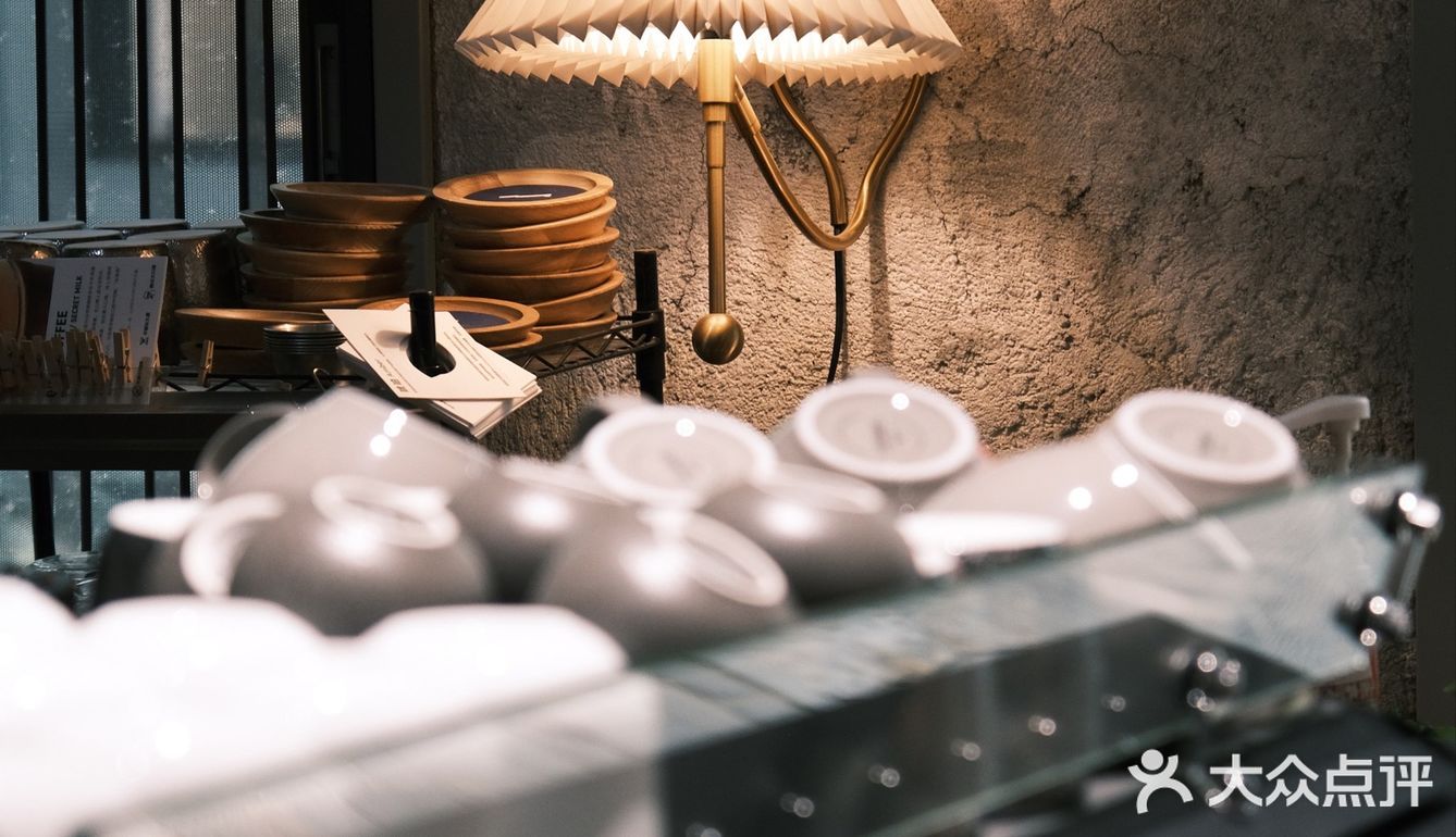 这是一家开业还不到一年的新店，却吸引了无比多