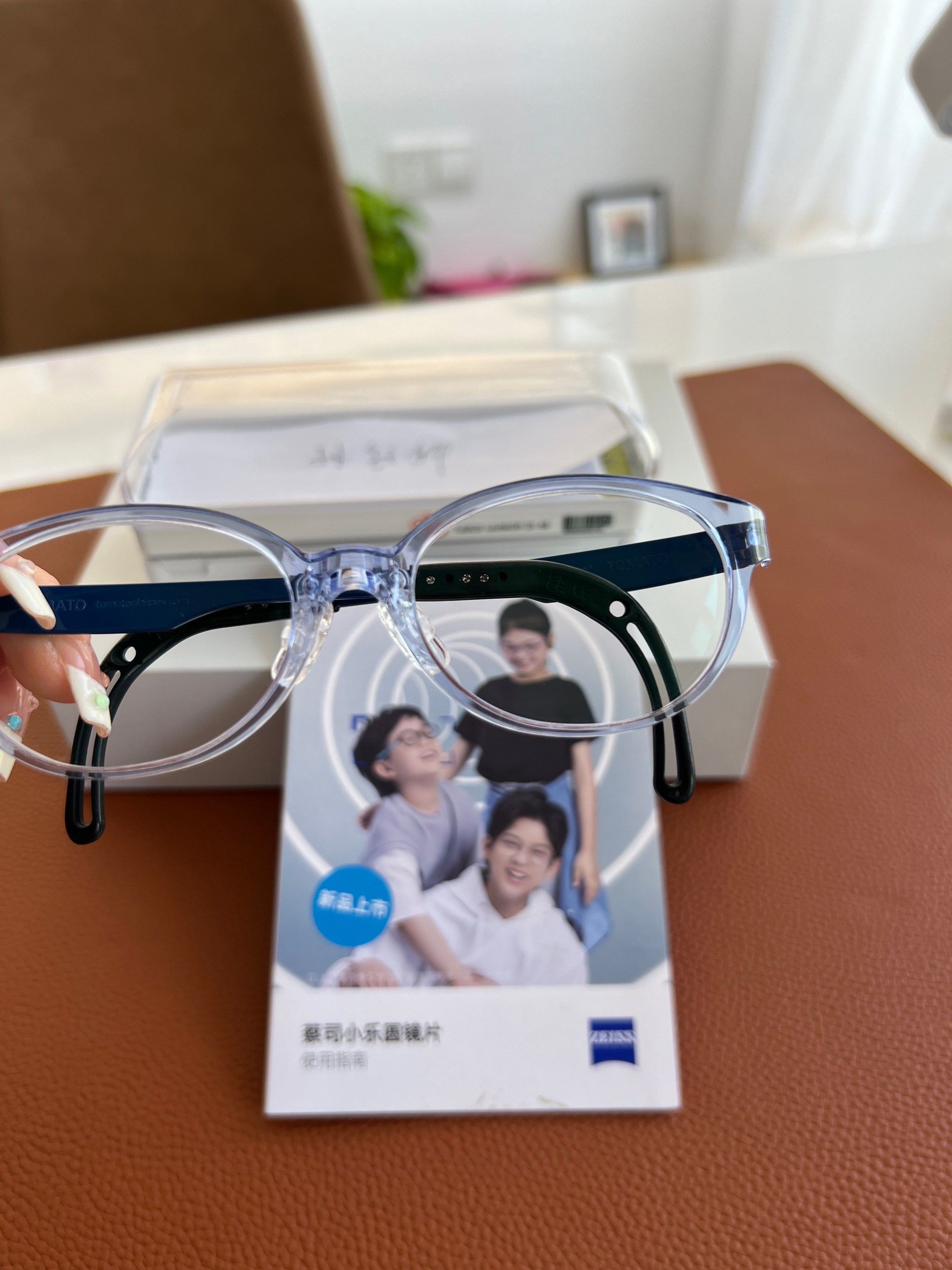 蔡司小乐圆镜片每个环带微柱镜的间隔宽度都是相同的视觉效果更稳定