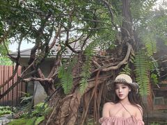-Chom Cafe and Restaurant
