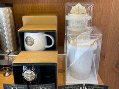 -星巴克臻选(莘庄仲盛店)