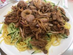 黄面炒烤肉-煲来饱去冷水鱼