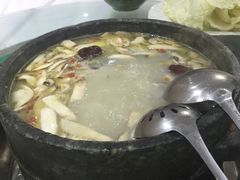 -南渝食府.墨脱石锅松茸鸡