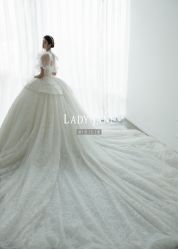 -Lady  Jane高端婚纱礼服馆