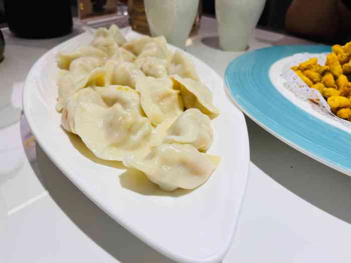 船歌鱼水饺(城阳店"一进门看海鲜,半死不活的,第一印象不太好.
