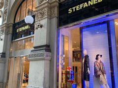 -文艺复兴百货(米兰大教堂广场店)