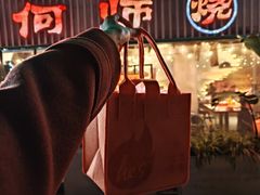 -何师烧烤·小龙虾·江湖川菜·精酿啤酒(成温店)