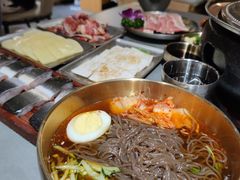 -围炉肉舍•炭烤活鳗•丹东海鲜烤肉(步行街店)