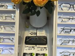 -天空之镜眼镜店蔡司依视路配镜授权零售店(望京颐堤港店)