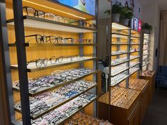 -优医视平价眼镜蔡司依视路折扣工厂店(十里堡店)