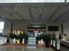 候车厅门口-金州站