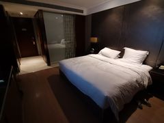 -武汉光谷广场杨家湾地铁站怡程酒店