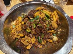 鸭下巴鸭爪双拼-嘎嘎鸭下巴·爆辣干锅(明教寺店)