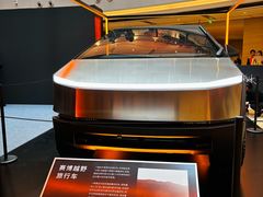 -TESLA 特斯拉(上海太古汇体验店)