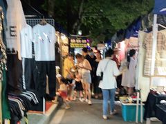 -吴山路夜市