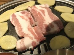 厚切五花肉-·缸桶屋·韩式牛肋条自助烤肉(西湖D11店)