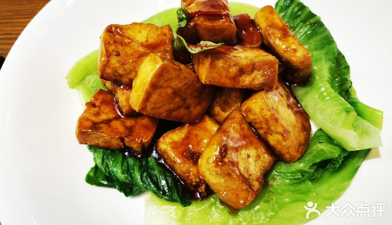 香椿炒饭，味道还不错，但不是很惊艳
