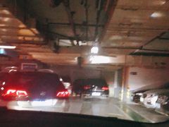 -新世界百货崇文店停车场